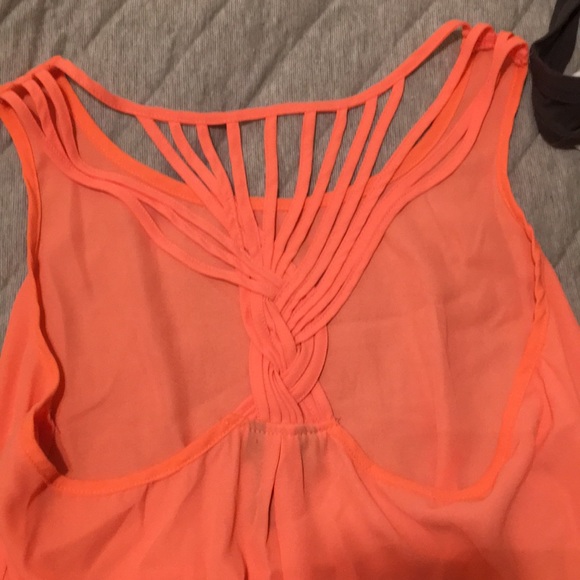 Medium Tops Bundle 💛 - Picture 7 of 7